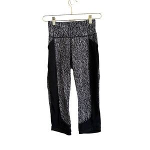 Lululemon Fit Physique Crop Women's 2‎ Luon Suited Jacquard Black White Yoga